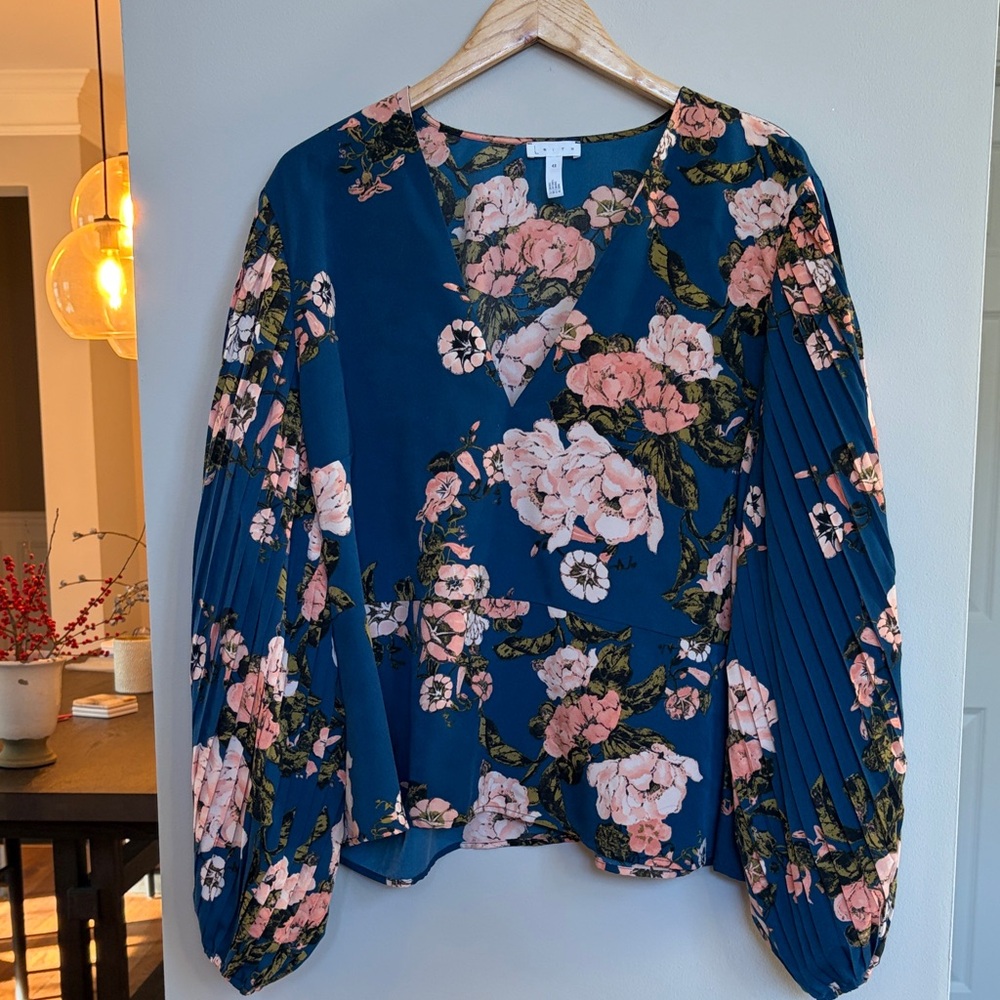 Leith Floral V-Neck Blouse - Navy‎ and Peach